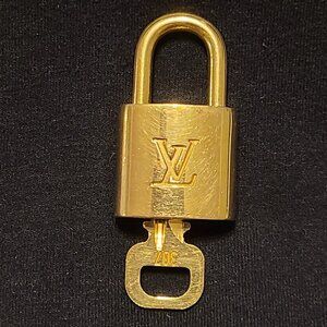 LV Lock & Key set #307